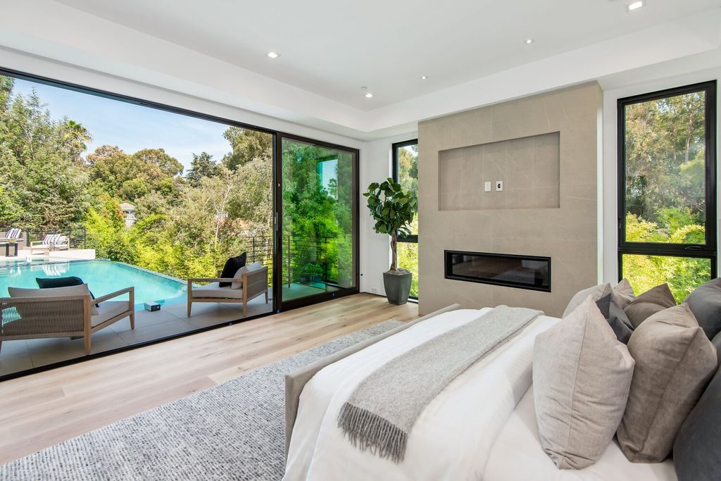 Warm-New-Contemporary-Home-in-Pacific-Palisades-with-Impeccable-Detailed-Finishes-Asking-for-7495000-17