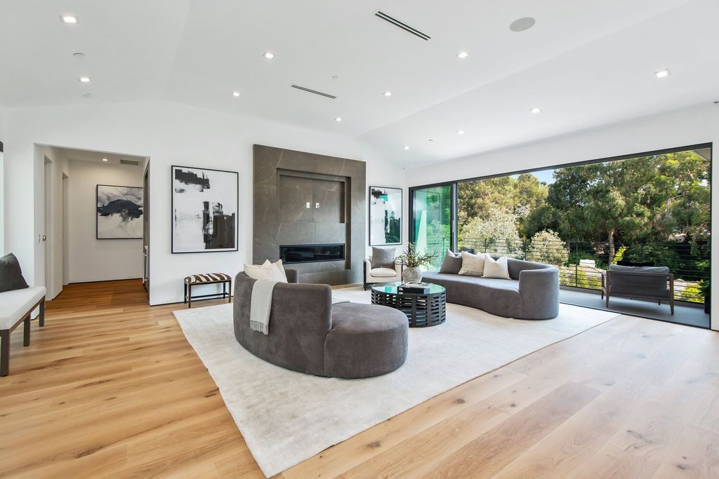 Warm-New-Contemporary-Home-in-Pacific-Palisades-with-Impeccable-Detailed-Finishes-Asking-for-7495000-2