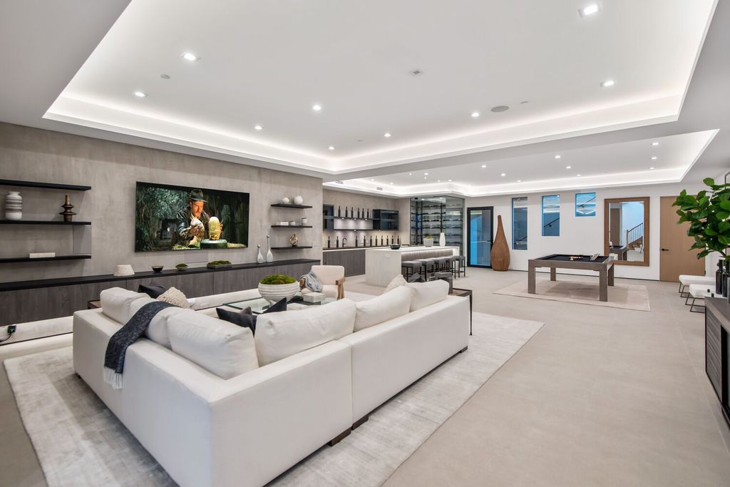 The Home in Pacific Palisades is warm new contemporary estate with impeccable detailed finishes perfect for entertainment now available for sale. This home located at 724 Hampden Pl, Pacific Palisades, California