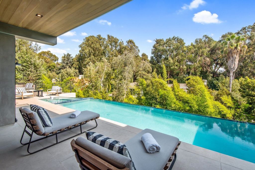 The Home in Pacific Palisades is warm new contemporary estate with impeccable detailed finishes perfect for entertainment now available for sale. This home located at 724 Hampden Pl, Pacific Palisades, California