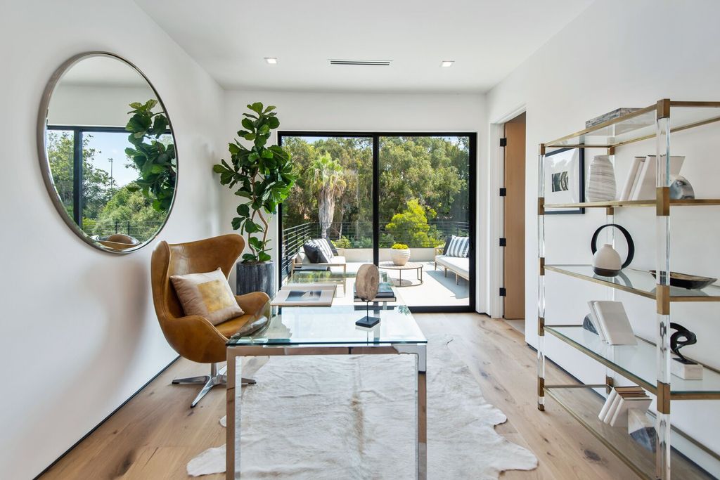 The Home in Pacific Palisades is warm new contemporary estate with impeccable detailed finishes perfect for entertainment now available for sale. This home located at 724 Hampden Pl, Pacific Palisades, California