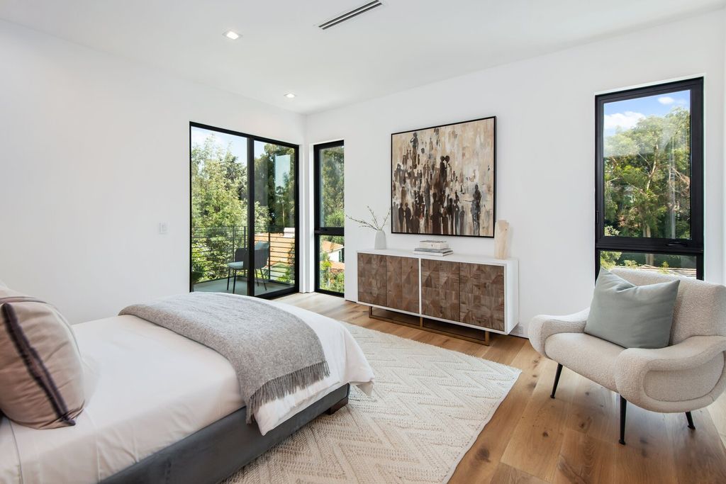 Warm-New-Contemporary-Home-in-Pacific-Palisades-with-Impeccable-Detailed-Finishes-Asking-for-7495000-8