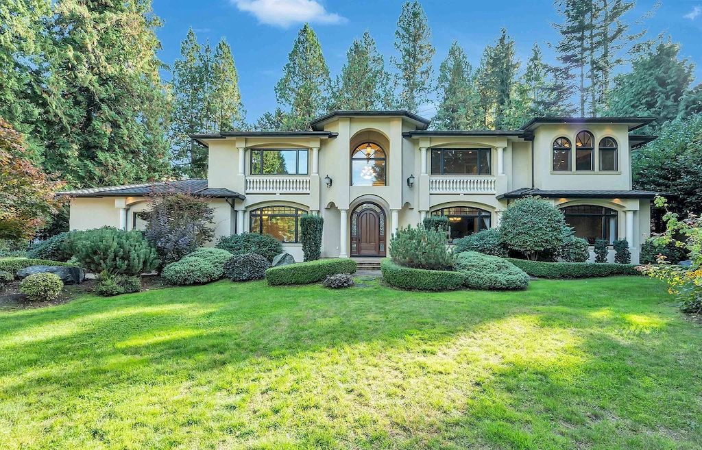 The Wonderful Home in Surrey is a truly master piece now available for sale. This home is located at 13500 Woodcrest Dr, Surrey, BC V4P 1W6, Canada