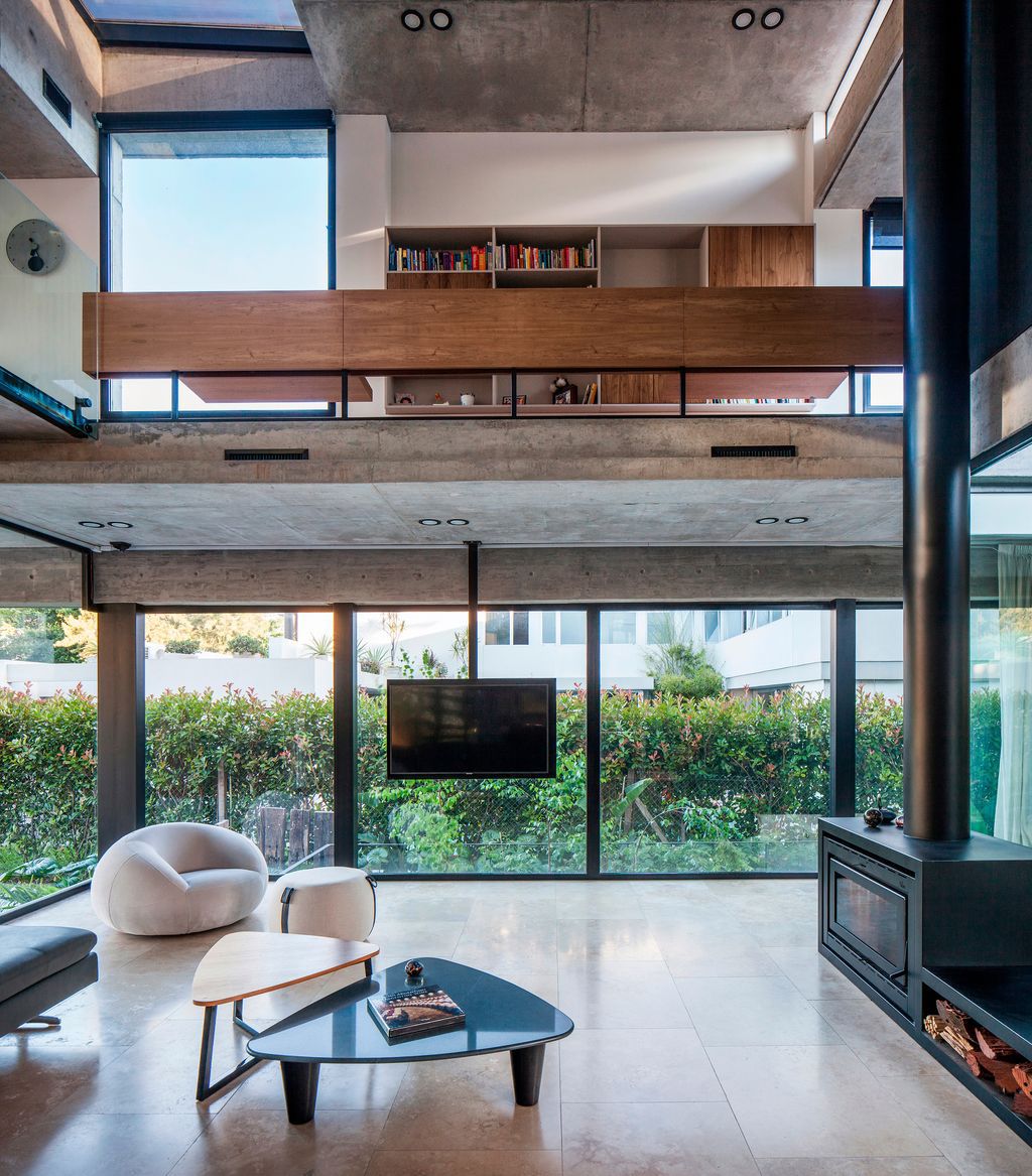 Y-House-Stunning-2-storey-modern-Villa-by-Jorgelina-Tortorici-Asociados-4