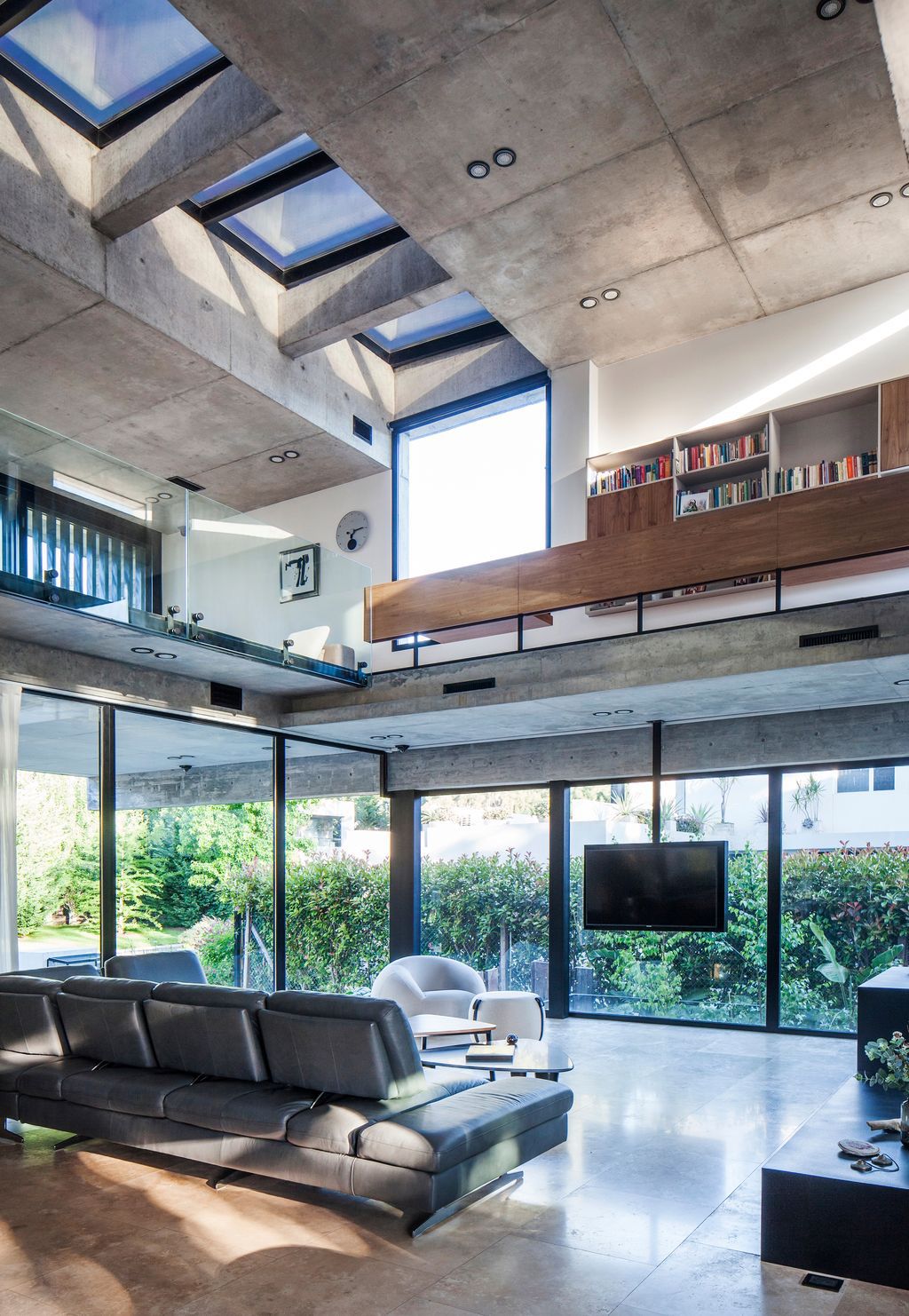 Y-House-Stunning-2-storey-modern-Villa-by-Jorgelina-Tortorici-Asociados-5