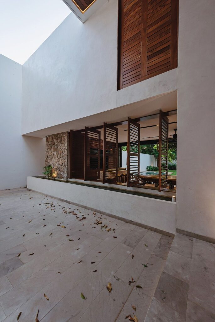 Zapote House in Mexico, an Oasis Within a Noisy City by EURK Buildesign