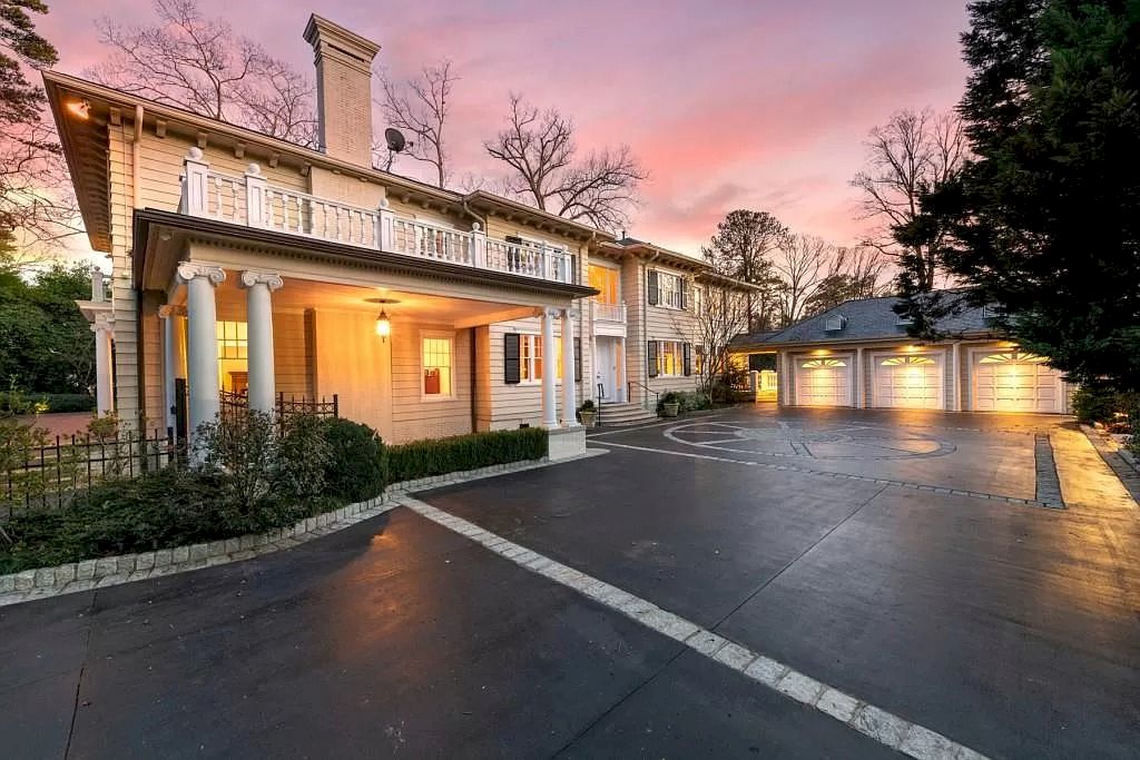 Sense of Elegance and Intimacy Emerges When You Enter in this $4,000,000 Unique and Elegant Home in Georgia