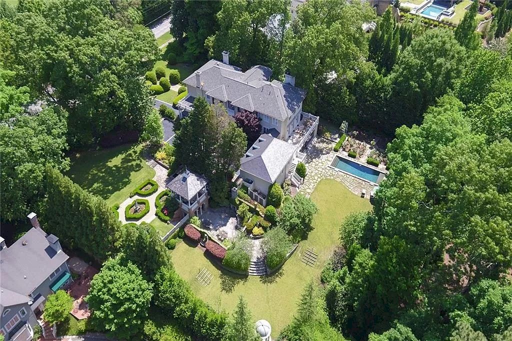 Sense of Elegance and Intimacy Emerges When You Enter in this $4,000,000 Unique and Elegant Home in Georgia