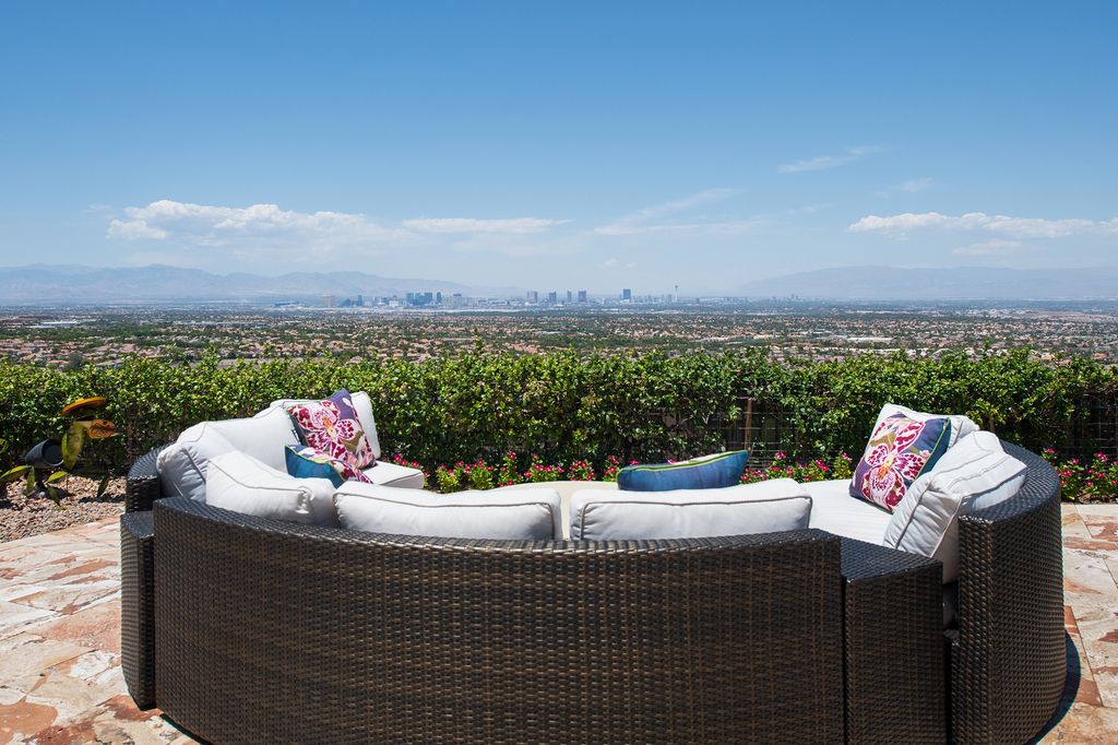 Stunning Nevada Residence with unobstructed views of the entire city asks for $8,999,999