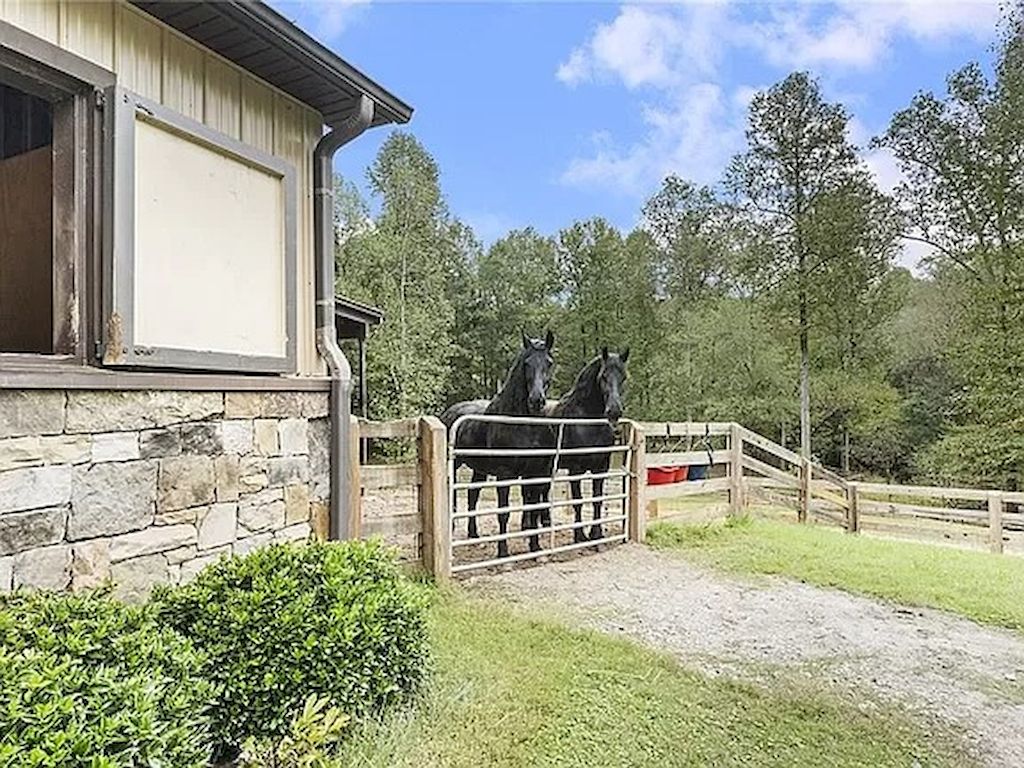 Incredible Estate Surrounded by Privacy and Tranquility in Georgia Listed for $3,250,000