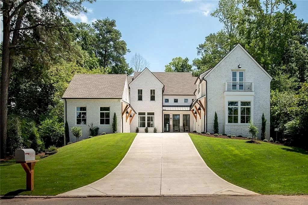 This True Retreat of Modern Vibes in the Heart of Sandy Springs, Georgia Listed for $3,195,000