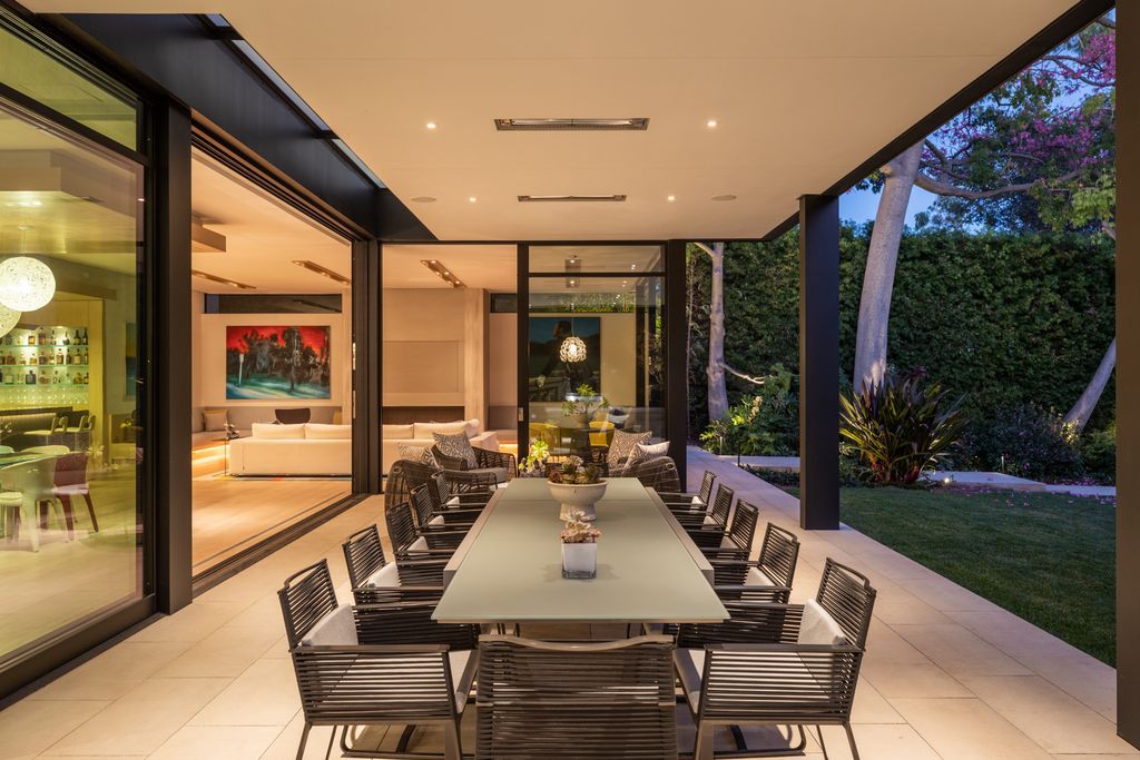 A-Thoughtfully-Crafted-Modern-Home-in-Pacific-Palisades-comes-to-Market-at-23995000-7
