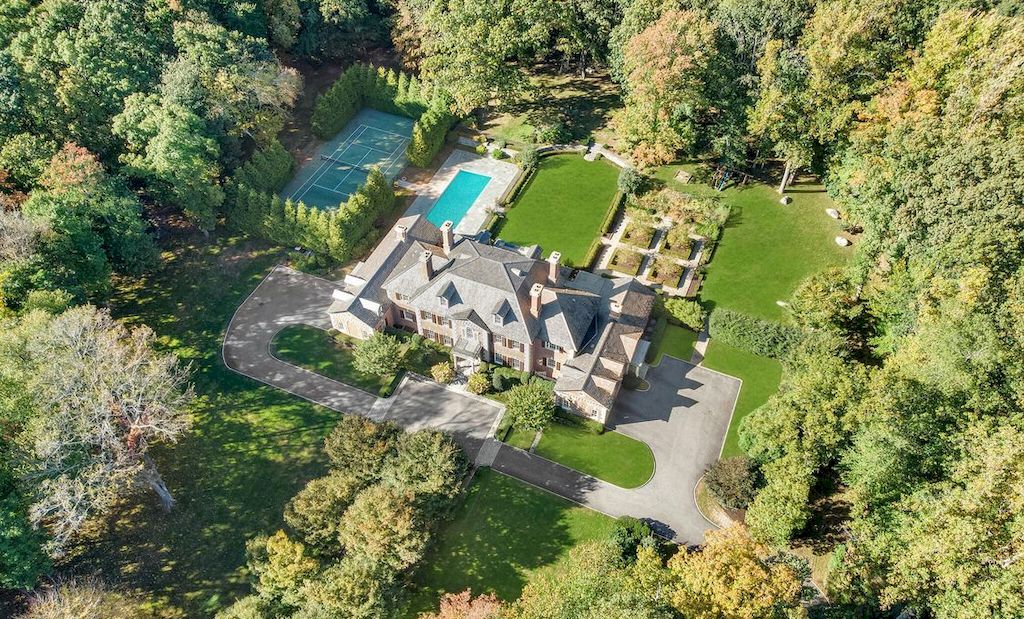 The Home in Connecticut is a luxurious home now available for sale. This home located at 3 Hekma Rd, Greenwich, Connecticut; offering 07 bedrooms and 10 bathrooms with 13,409 square feet of living spaces. 