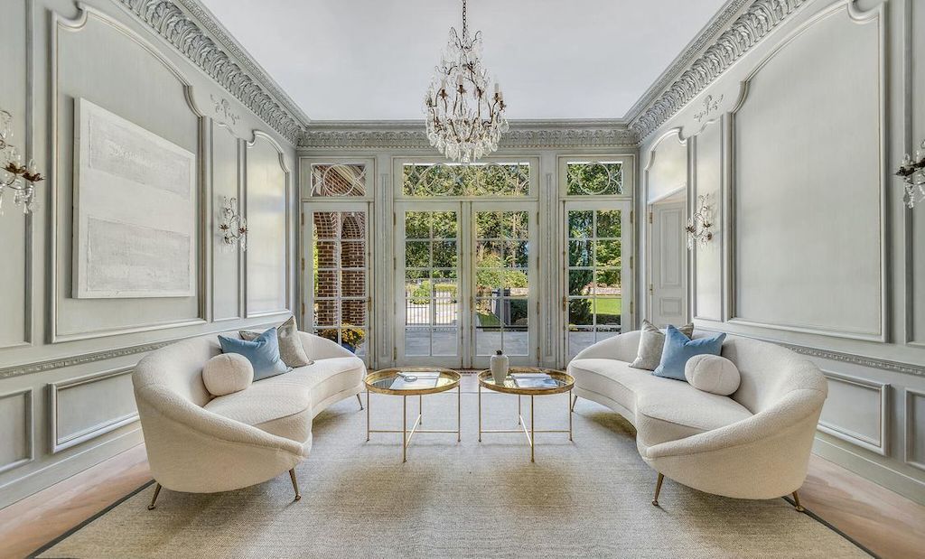 The Home in Connecticut is a luxurious home now available for sale. This home located at 3 Hekma Rd, Greenwich, Connecticut; offering 07 bedrooms and 10 bathrooms with 13,409 square feet of living spaces. 