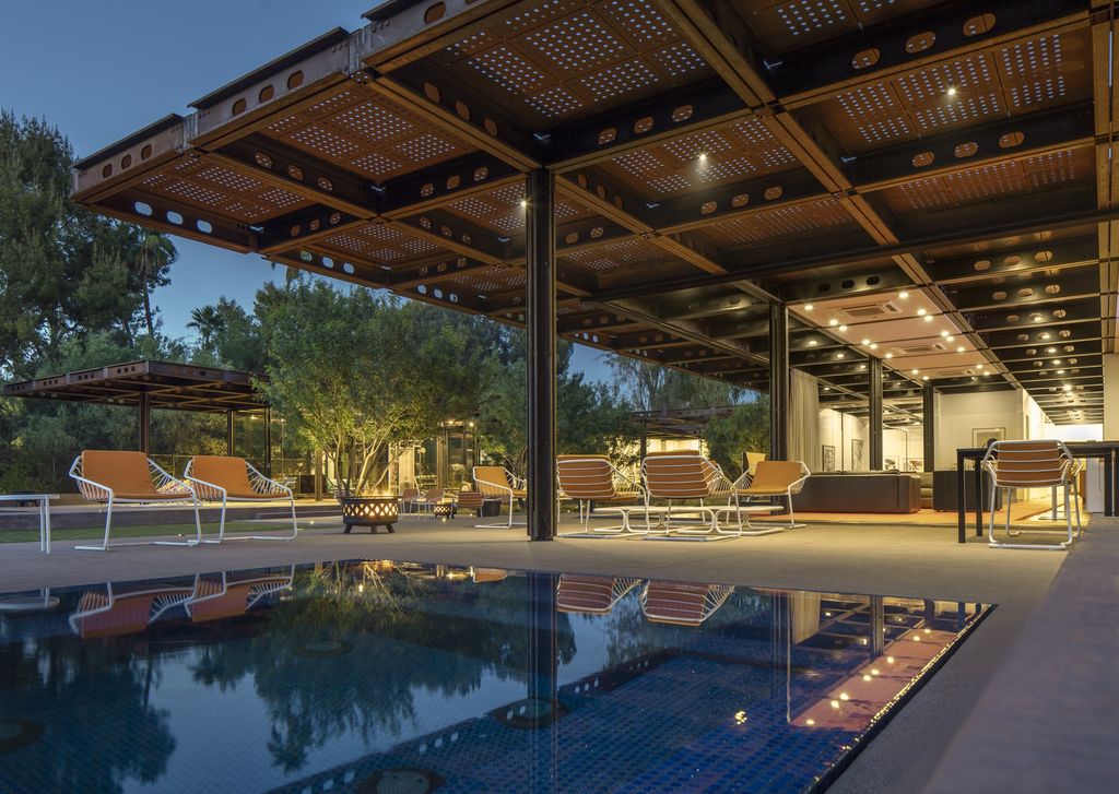 Arizona Courtyard House offers Stunning open Plan by Optima DCHGlobal