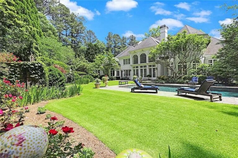 Beautiful Country Club of Exceptional Grandeur and Craftsmanship in