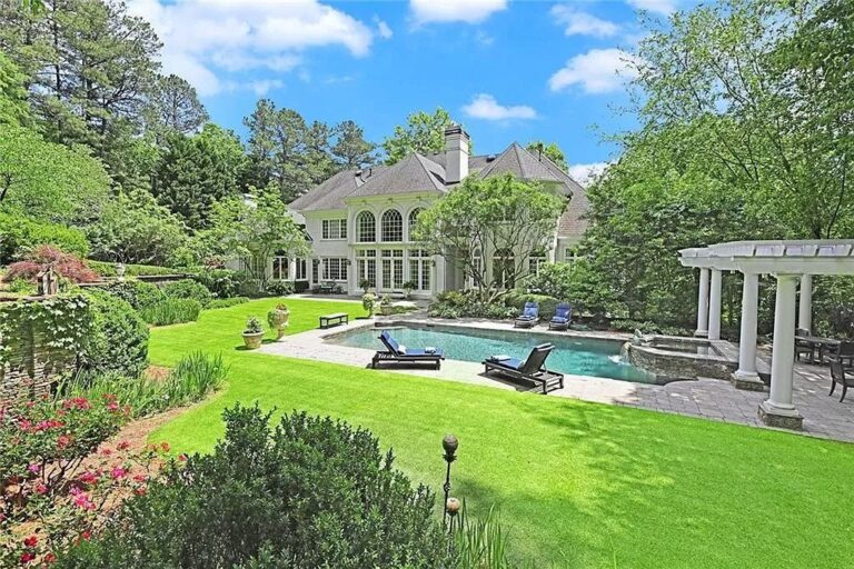 Beautiful Country Club of Exceptional Grandeur and Craftsmanship in