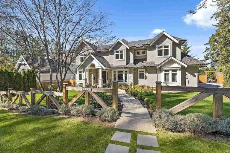 Beautiful Custom Residence in Surrey with Charming Timeless style Seeks C$3,880,000