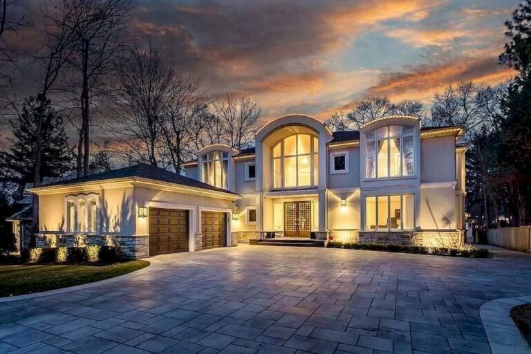 Beautiful House with Bold, Eye-Catching Design in Ontario Listed for C$5,499,850