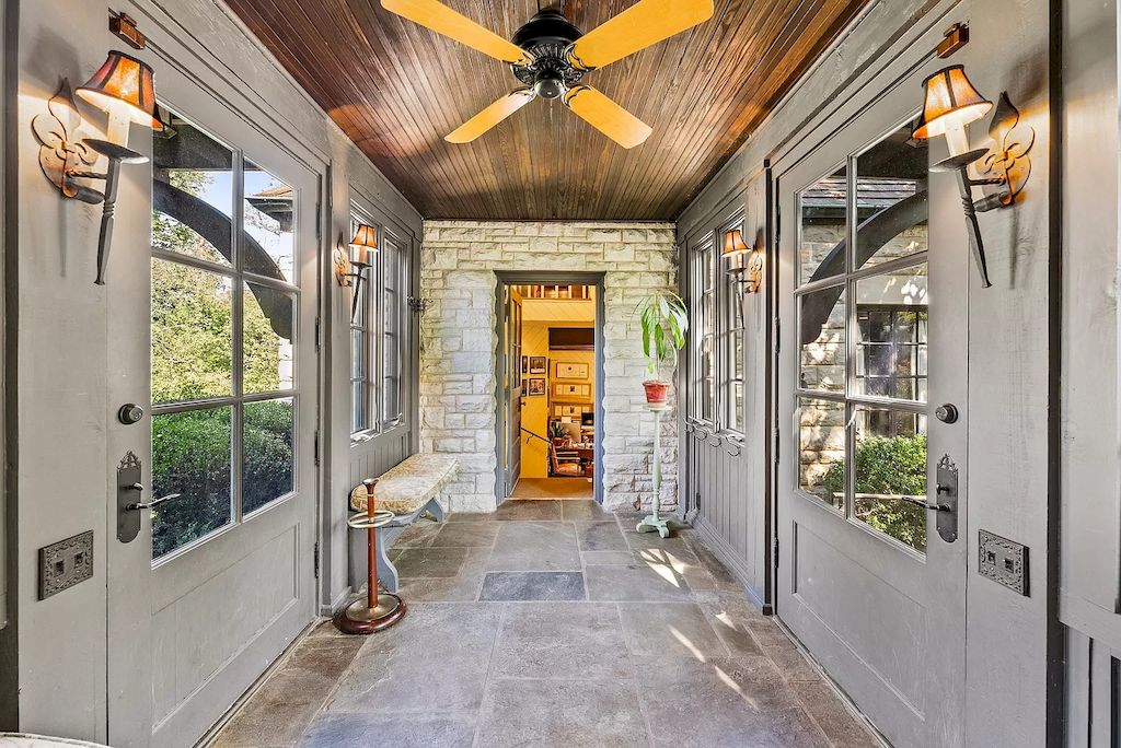 The Tennessee Home is a luxurious home now available for sale. This home located at 4306 Lone Oak Rd, Nashville, Tennessee; offering 05 bedrooms and 06 bathrooms with 6,366 square feet of living spaces.