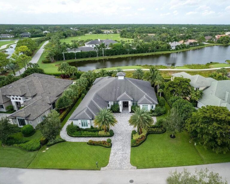 4,650,000 Beautifully Appointed Custom Home in Palm Beach Gardens