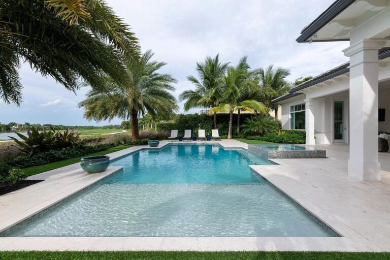 4,650,000 Beautifully Appointed Custom Home in Palm Beach Gardens