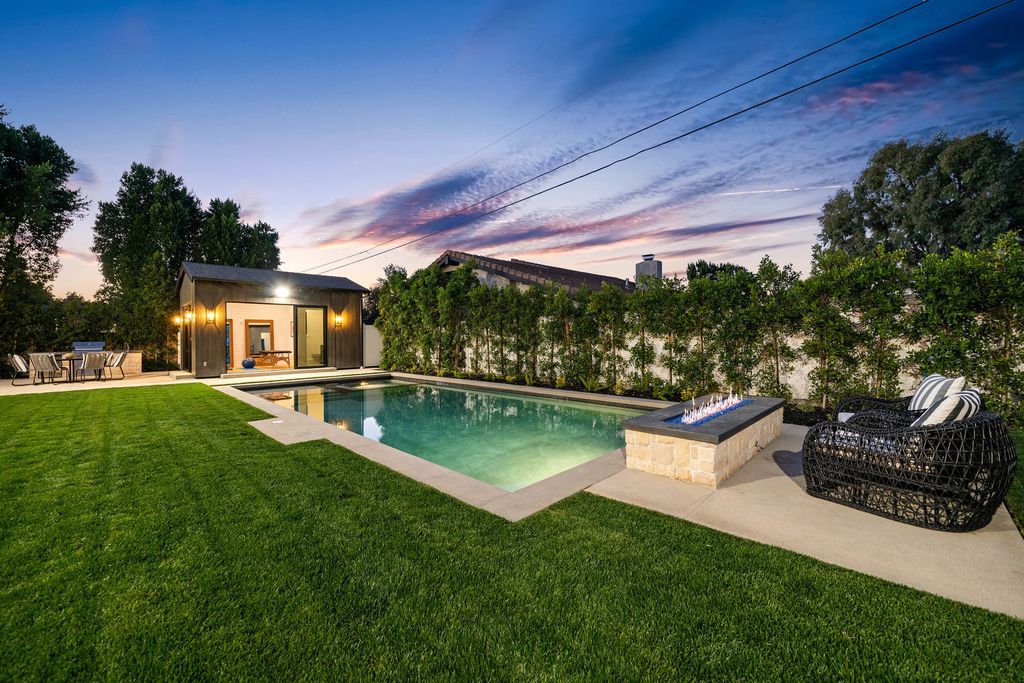 Brand-New-Gated-Single-Story-Modern-Farmhouse-in-Encino-for-Sale-at-5395000-11