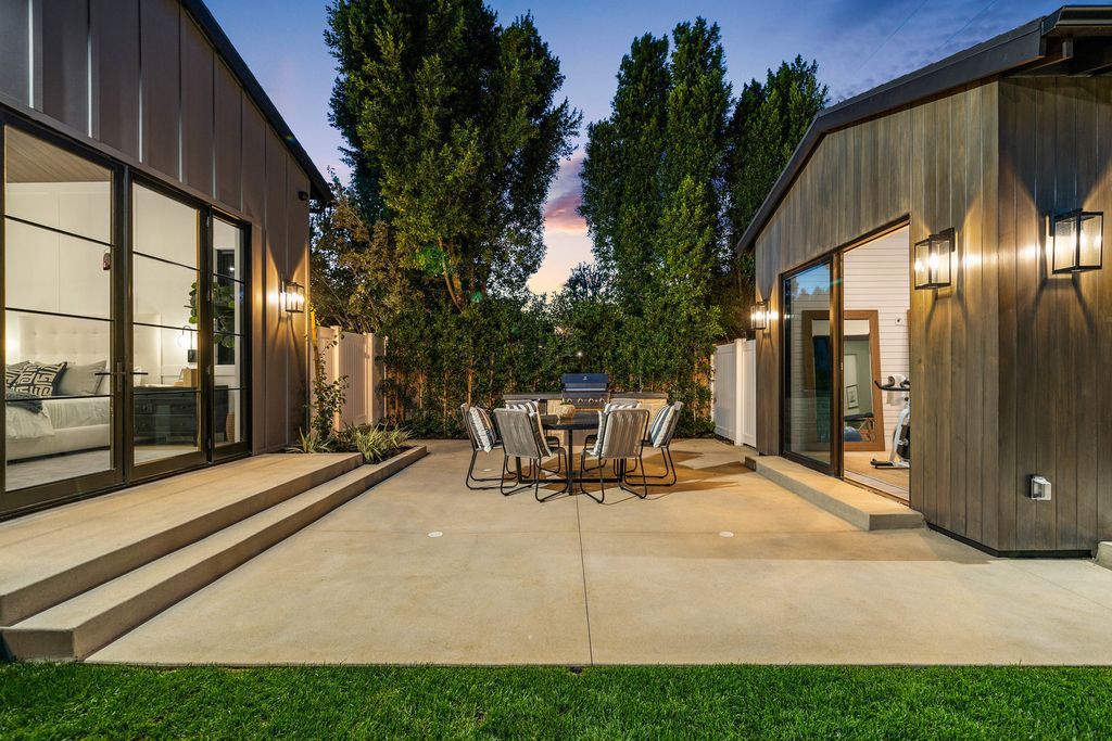 Brand-New-Gated-Single-Story-Modern-Farmhouse-in-Encino-for-Sale-at-5395000-17