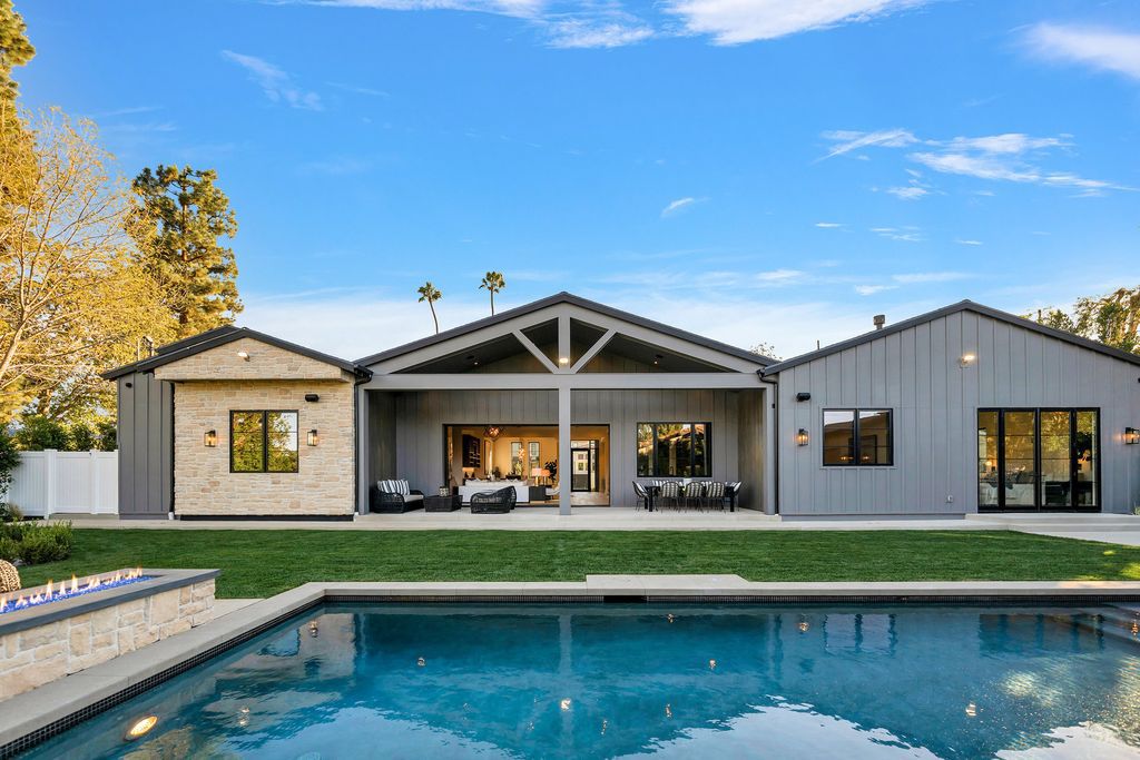 Brand-New-Gated-Single-Story-Modern-Farmhouse-in-Encino-for-Sale-at-5395000-51