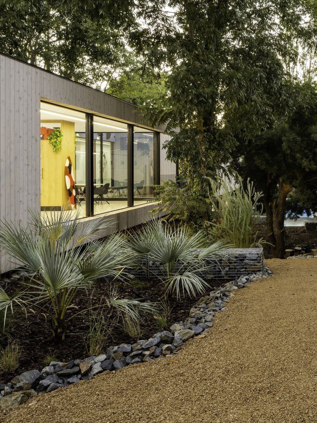 Bridge-House-Nestled-in-Nature-in-Los-Angeles-by-Dan-Brunn-Architecture-1