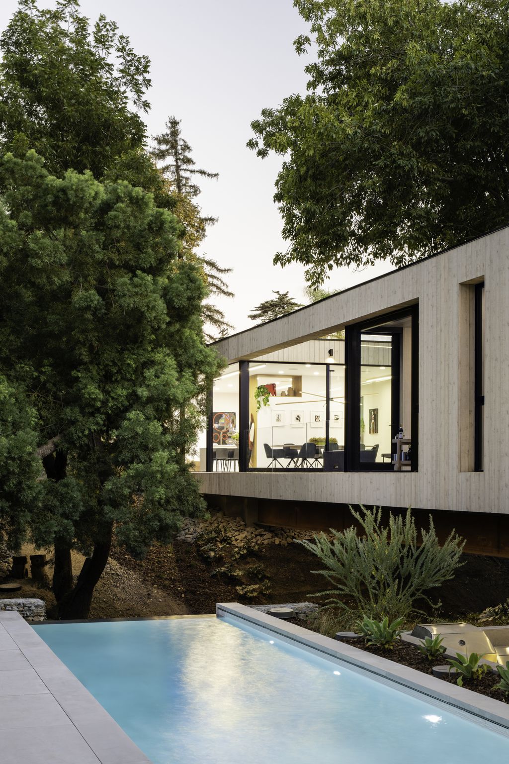 Bridge House Nestled in Nature in Los Angeles by Dan Brunn Architecture