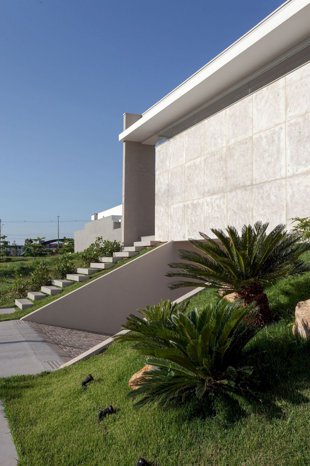 Casa EL, Elegant and Modern Leisure Home in Brazil by MBBR Arquitetos