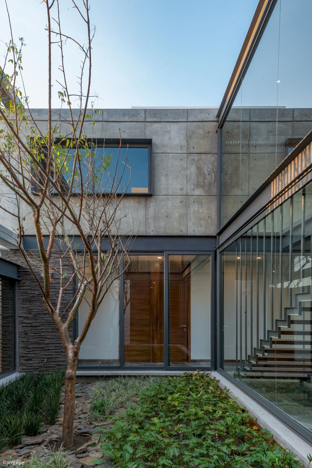 Casa-SEKIZ-take-form-of-concrete-large-set-dice-by-Di-Frenna-Arquitectos-4