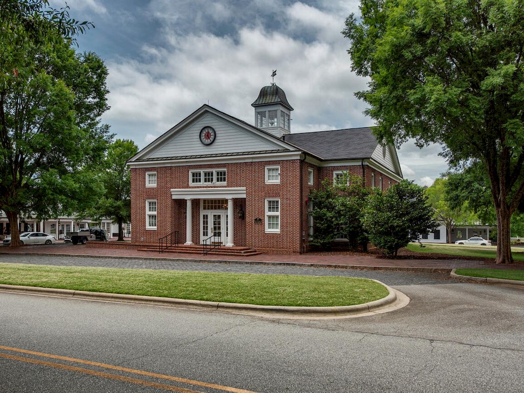 The Classic Georgian Revival Brick Estate is a luxurious home now available for sale. This home located at 151 Easton Dr, Mooresville, North Carolina; offering 05 bedrooms and 08 bathrooms with 10,677 square feet of living spaces.