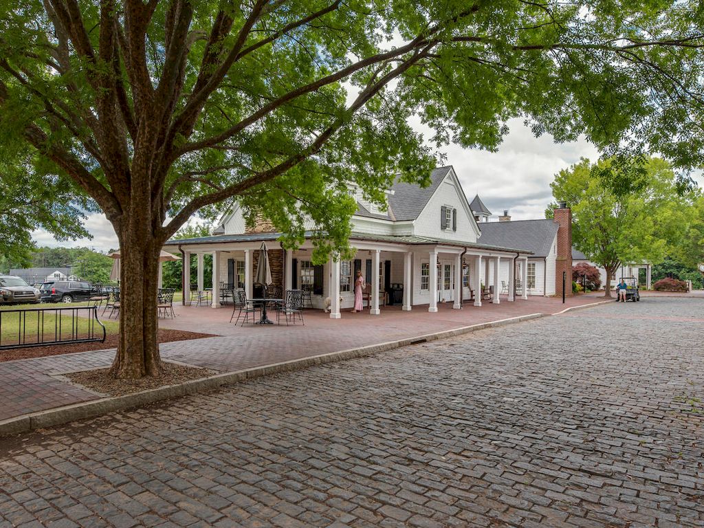 The Classic Georgian Revival Brick Estate is a luxurious home now available for sale. This home located at 151 Easton Dr, Mooresville, North Carolina; offering 05 bedrooms and 08 bathrooms with 10,677 square feet of living spaces.