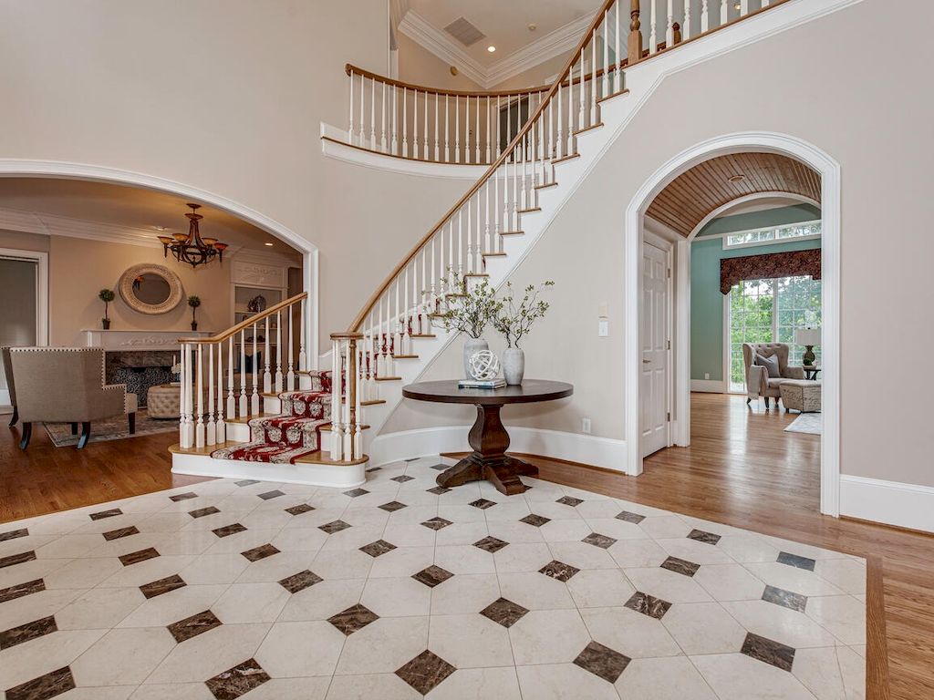 The Classic Georgian Revival Brick Estate is a luxurious home now available for sale. This home located at 151 Easton Dr, Mooresville, North Carolina; offering 05 bedrooms and 08 bathrooms with 10,677 square feet of living spaces.