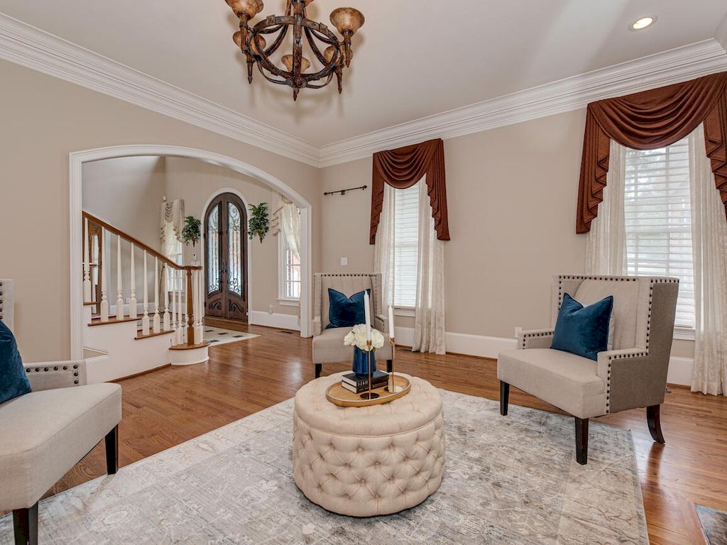 The Classic Georgian Revival Brick Estate is a luxurious home now available for sale. This home located at 151 Easton Dr, Mooresville, North Carolina; offering 05 bedrooms and 08 bathrooms with 10,677 square feet of living spaces.