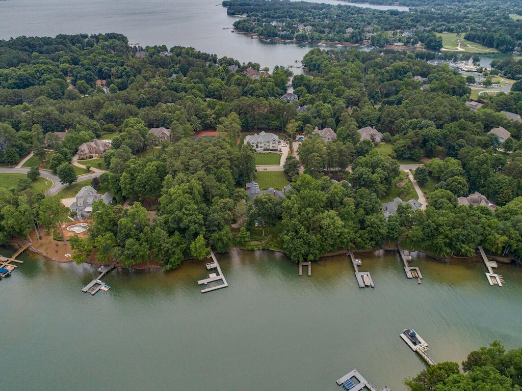 The Classic Georgian Revival Brick Estate is a luxurious home now available for sale. This home located at 151 Easton Dr, Mooresville, North Carolina; offering 05 bedrooms and 08 bathrooms with 10,677 square feet of living spaces.