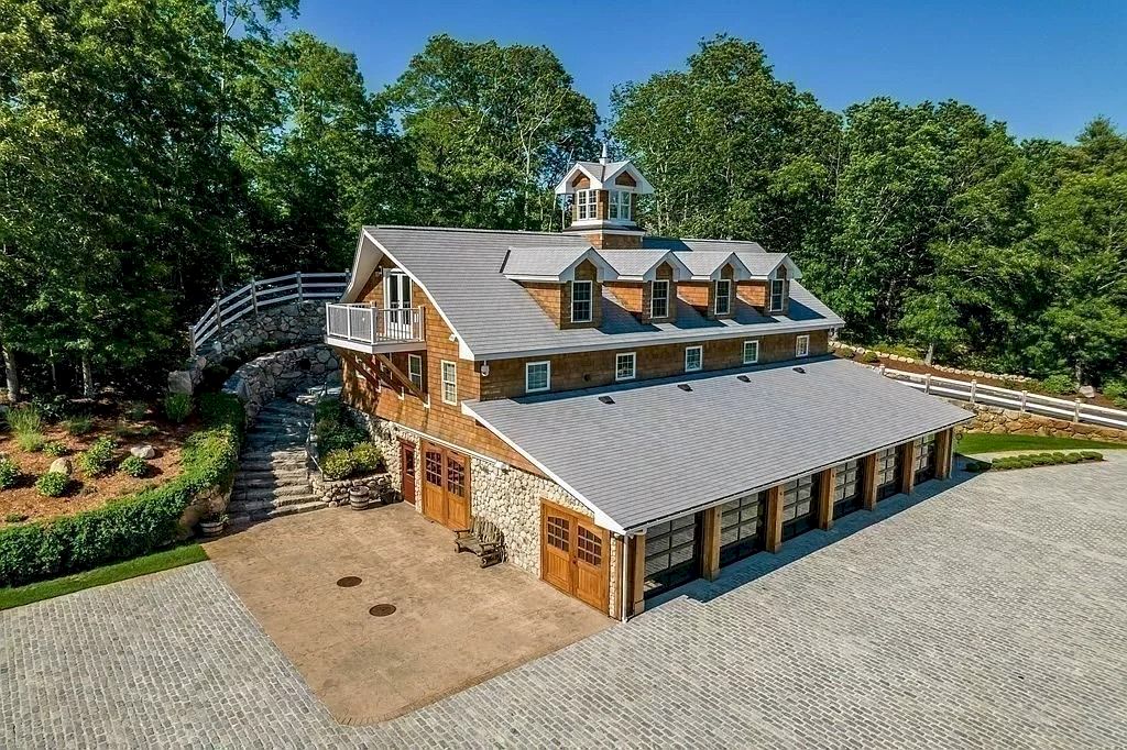 The Extraordinary Estate is a luxurious home now available for sale. This home located at 150 Horseneck Rd, Dartmouth, Massachusetts; offering 05 bedrooms and 05 bathrooms with 12,295 square feet of living spaces.