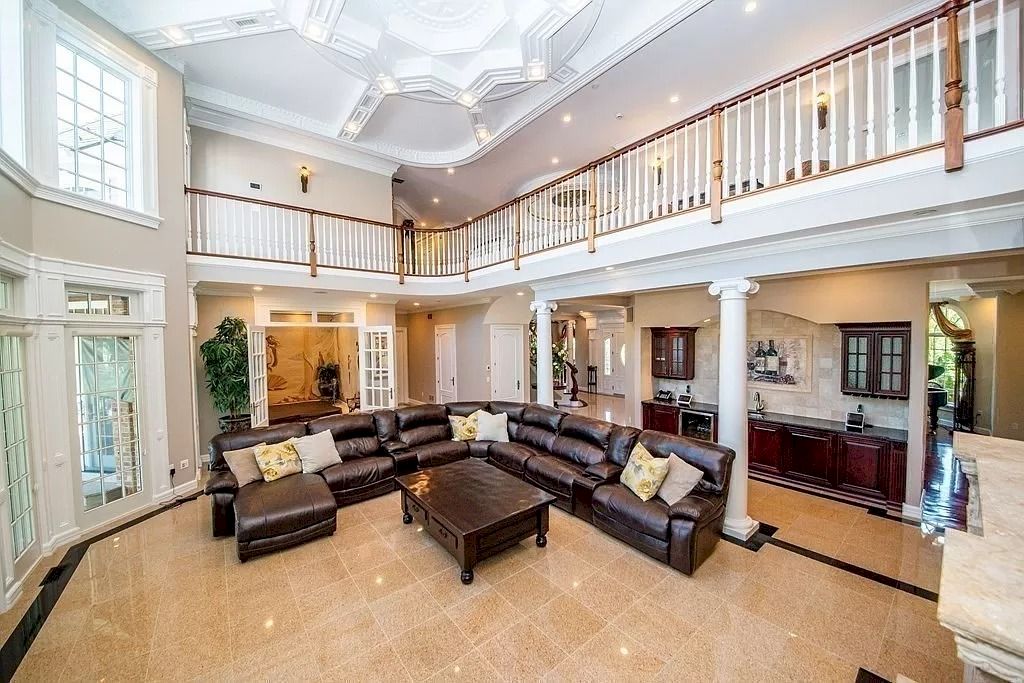 The Extraordinary Estate is a luxurious home now available for sale. This home located at 150 Horseneck Rd, Dartmouth, Massachusetts; offering 05 bedrooms and 05 bathrooms with 12,295 square feet of living spaces.