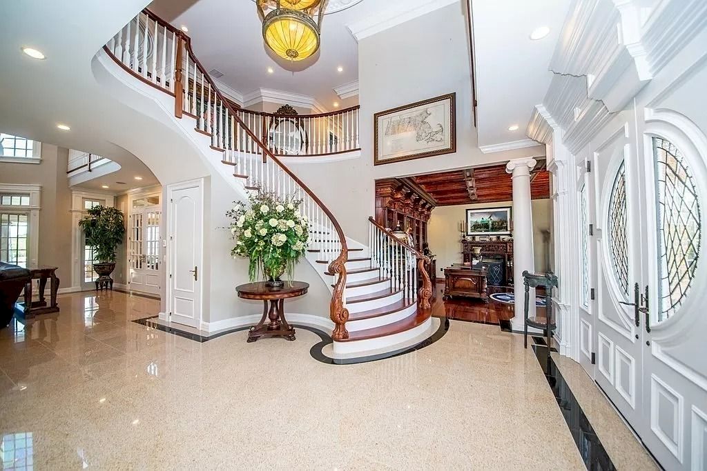 The Extraordinary Estate is a luxurious home now available for sale. This home located at 150 Horseneck Rd, Dartmouth, Massachusetts; offering 05 bedrooms and 05 bathrooms with 12,295 square feet of living spaces.