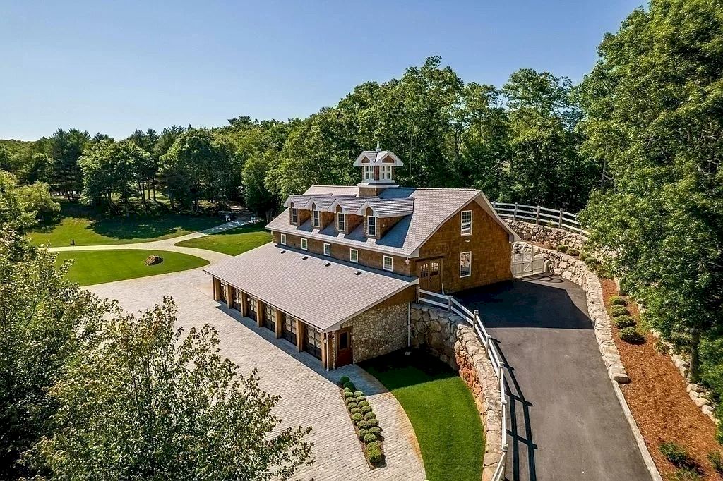 The Extraordinary Estate is a luxurious home now available for sale. This home located at 150 Horseneck Rd, Dartmouth, Massachusetts; offering 05 bedrooms and 05 bathrooms with 12,295 square feet of living spaces.