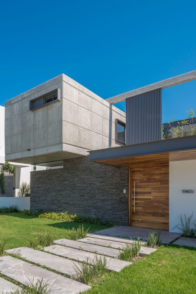 Casa SEKIZ, take form of concrete large set dice by Di Frenna Arquitectos