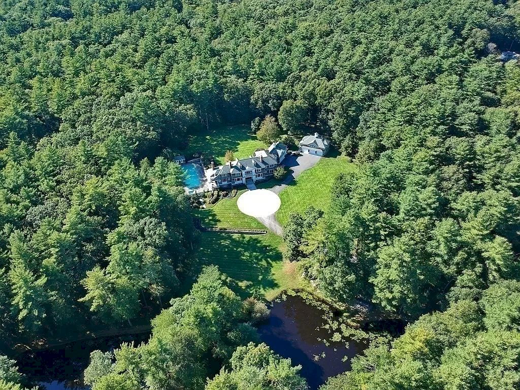 Desire-Privacy-and-Great-Outdoor-Space-in-Massachusetts-This-3695000-Elegant-Custom-Home-is-for-You-19