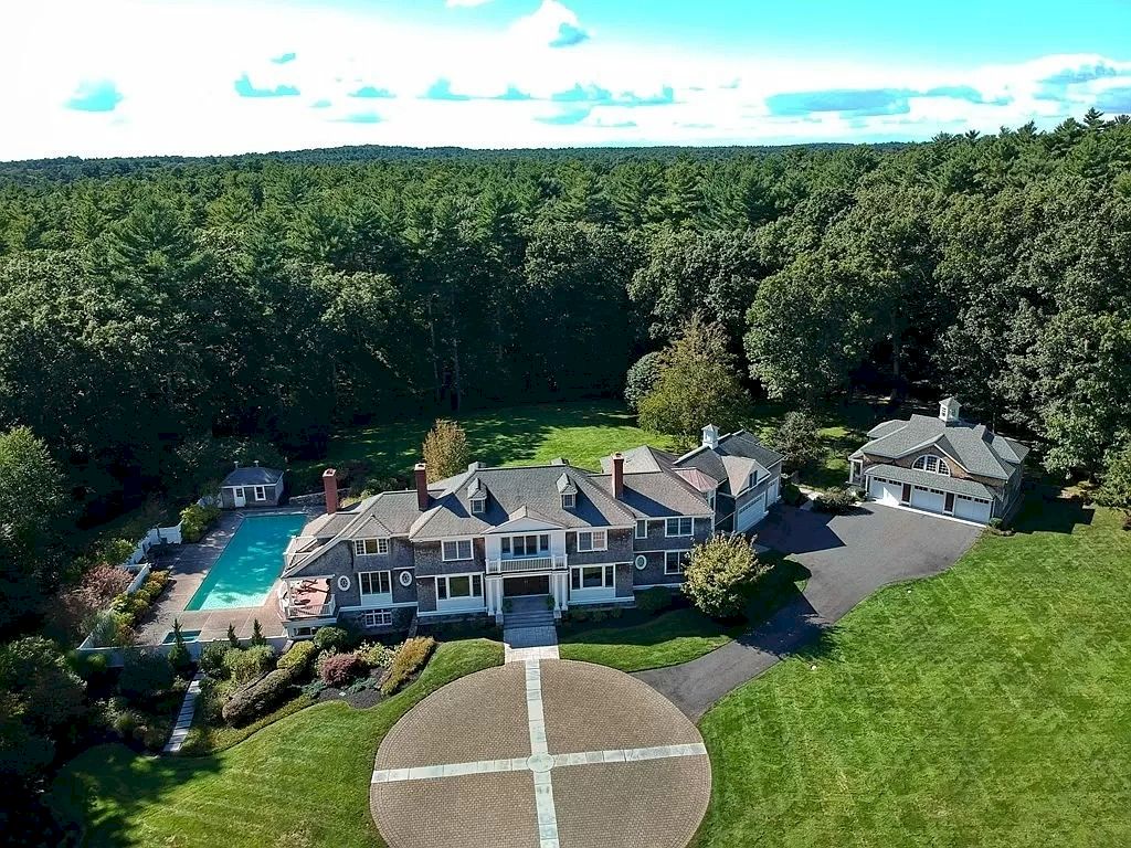 Desire-Privacy-and-Great-Outdoor-Space-in-Massachusetts-This-3695000-Elegant-Custom-Home-is-for-You-29