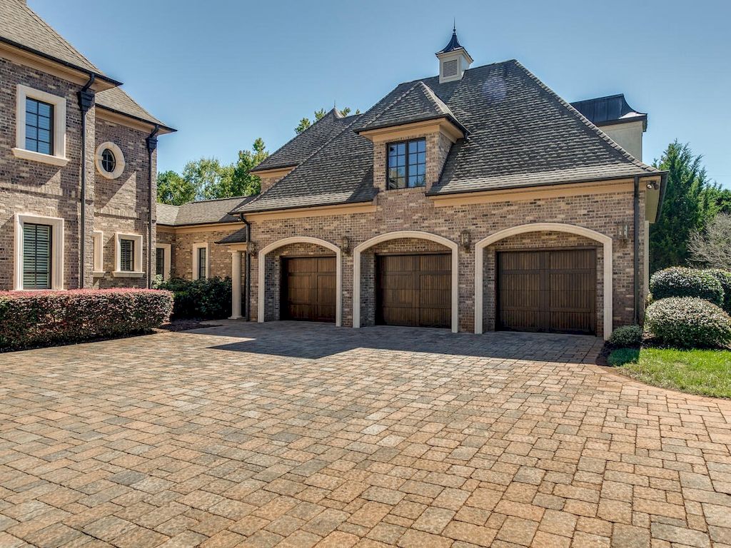 The Elegant Equestrian Estate is a luxurious home now available for sale. This home located at 3503 Antioch Church Rd, Matthews, North Carolina; offering 04 bedrooms and 07 bathrooms with 7,306 square feet of living spaces.