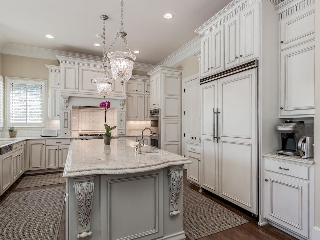 The Elegant Equestrian Estate is a luxurious home now available for sale. This home located at 3503 Antioch Church Rd, Matthews, North Carolina; offering 04 bedrooms and 07 bathrooms with 7,306 square feet of living spaces.