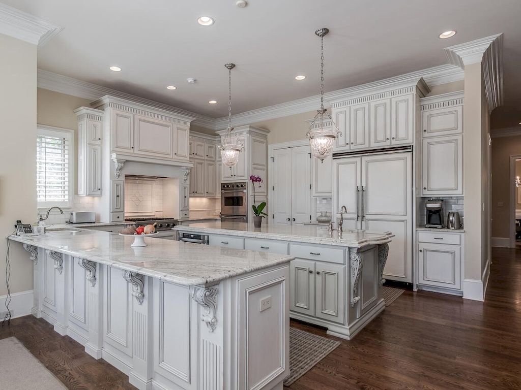 The Elegant Equestrian Estate is a luxurious home now available for sale. This home located at 3503 Antioch Church Rd, Matthews, North Carolina; offering 04 bedrooms and 07 bathrooms with 7,306 square feet of living spaces.