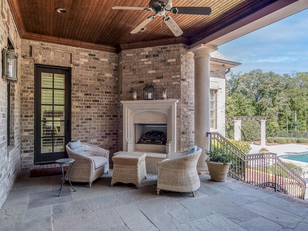 The Elegant Equestrian Estate is a luxurious home now available for sale. This home located at 3503 Antioch Church Rd, Matthews, North Carolina; offering 04 bedrooms and 07 bathrooms with 7,306 square feet of living spaces.