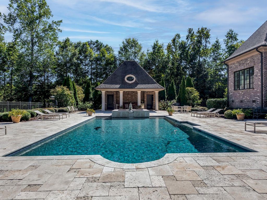 The Elegant Equestrian Estate is a luxurious home now available for sale. This home located at 3503 Antioch Church Rd, Matthews, North Carolina; offering 04 bedrooms and 07 bathrooms with 7,306 square feet of living spaces.